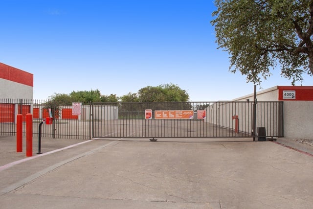 Public Storage  500 E Arapaho Road in Richardson, TX