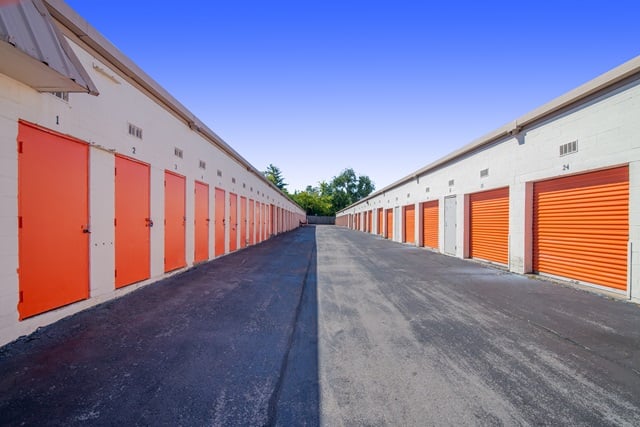 20×10 Public Storage: Garage in Nashville, TN 1997 Elm Hill Pike Nashville, Tennessee 2