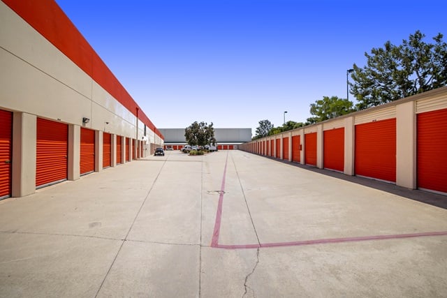 30×12 Parking Lot in El Segundo, CA 1910 Hughes Way El Segundo, California 2