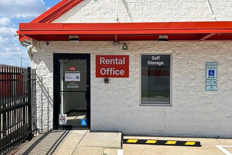 Public Storage at 7000 S Cicero Ave, Bedford Park, IL